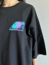 Load image into Gallery viewer, Cohshi.  “ SPIN ME TEE ” (XL)
