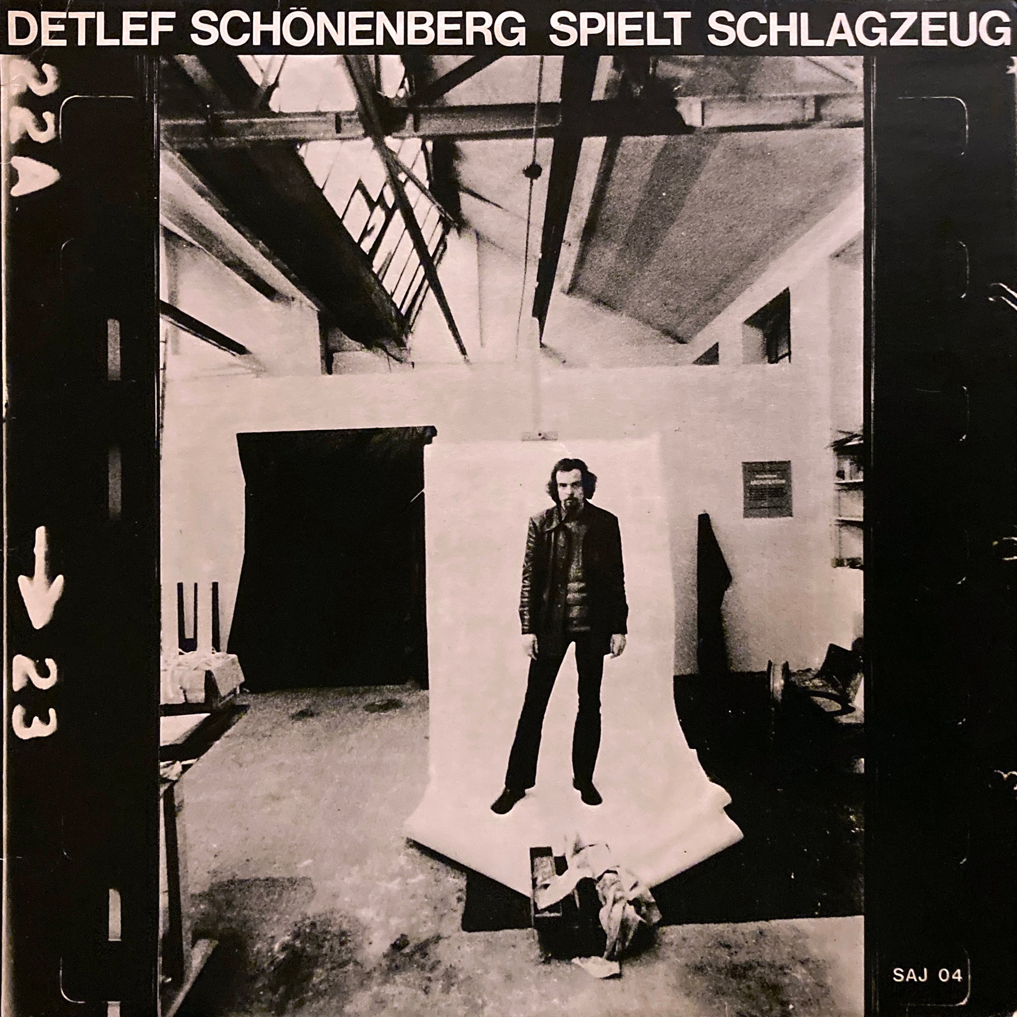 Detlef Schonenberg spielt Schlagzeug