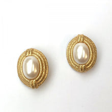 Load image into Gallery viewer, Berlin Purchase ☆ Vintage Earrings (clip-on)
